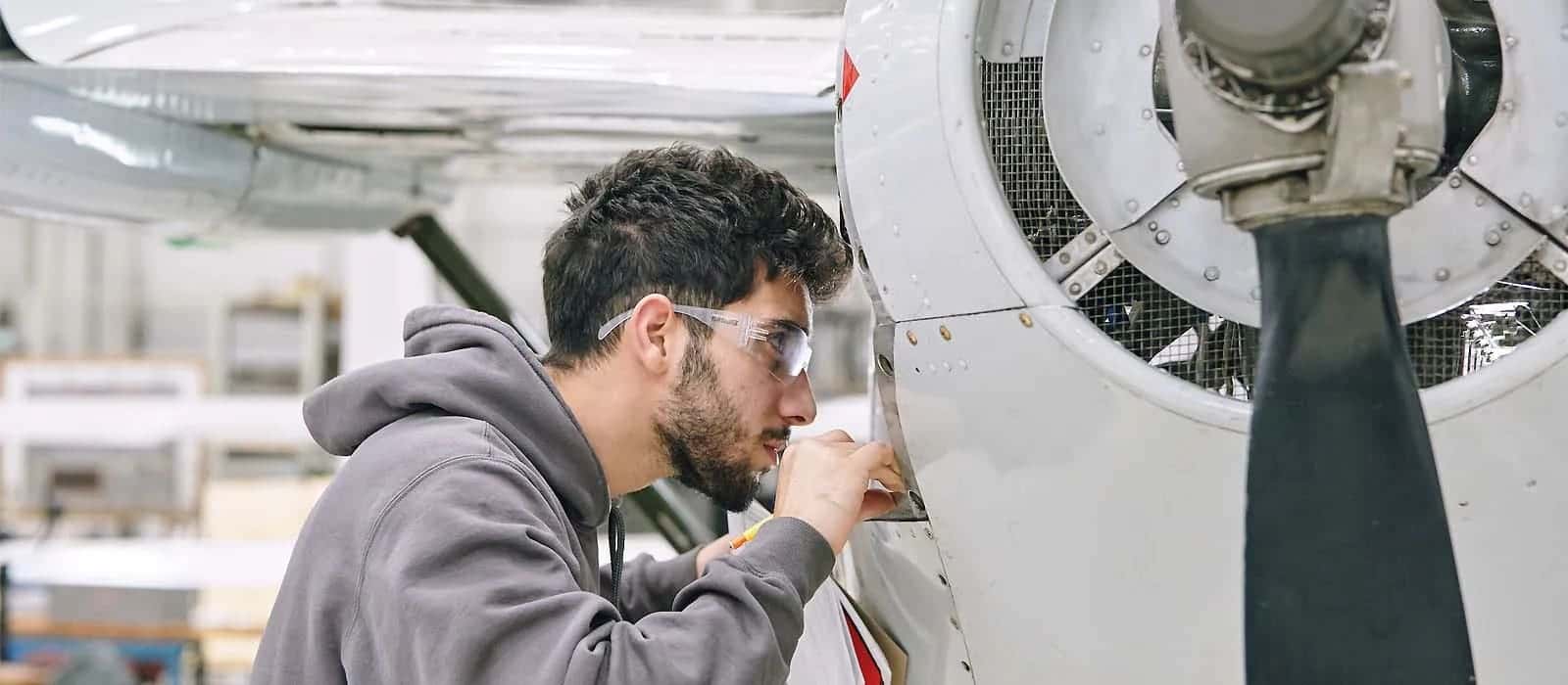 How To Become an A&P Mechanic