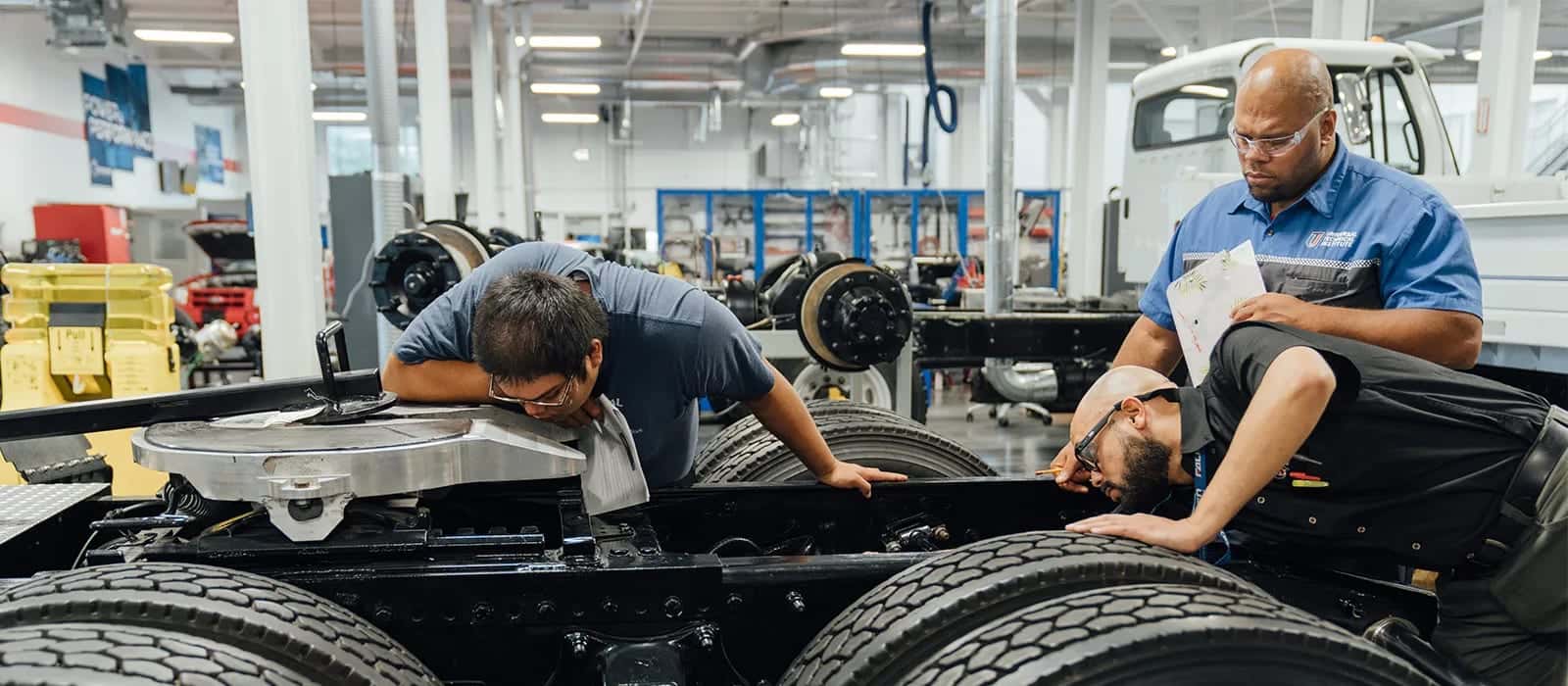 How To Choose the Right Diesel Mechanic School for You