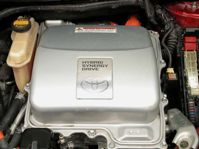 UTI's Hybrid Course: Powering Auto Tech Education for Today’s Industry
