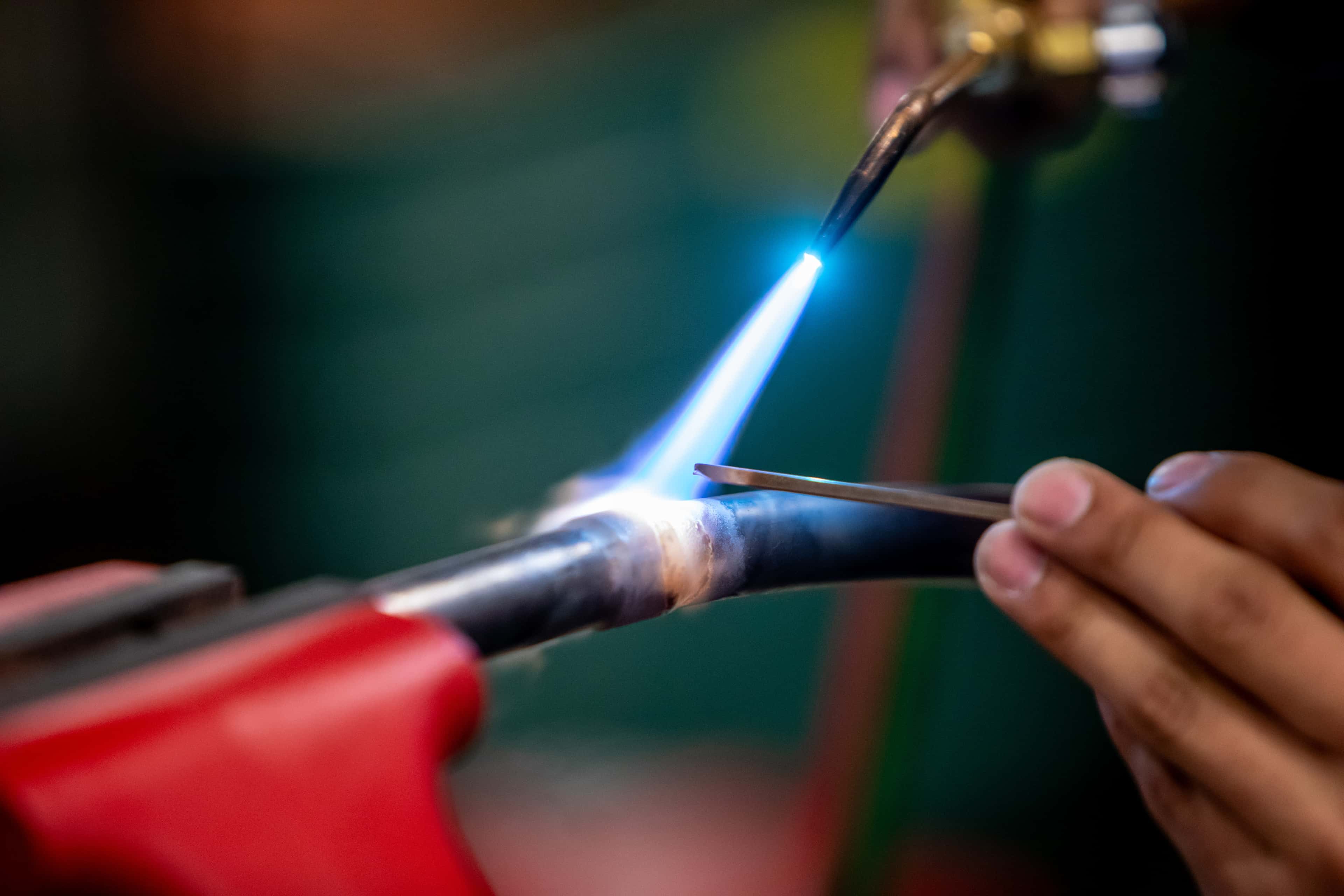  Key Differences Between HVAC School and Apprenticeship in 2026