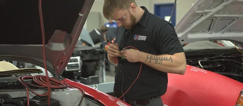 How To Train To Become an Auto Electrician