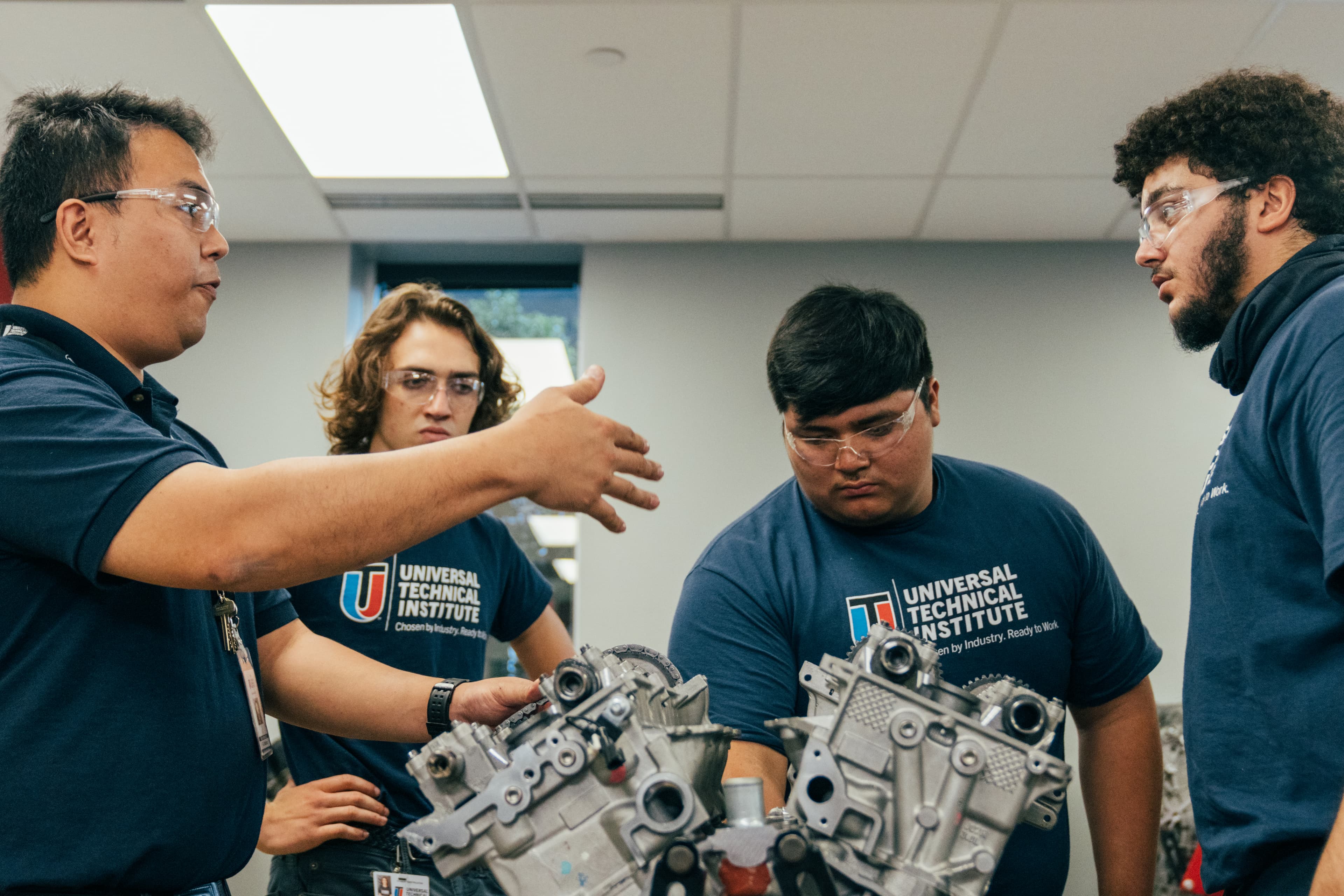 Automotive Technician Salary in the U.S. – A 2025 Guide