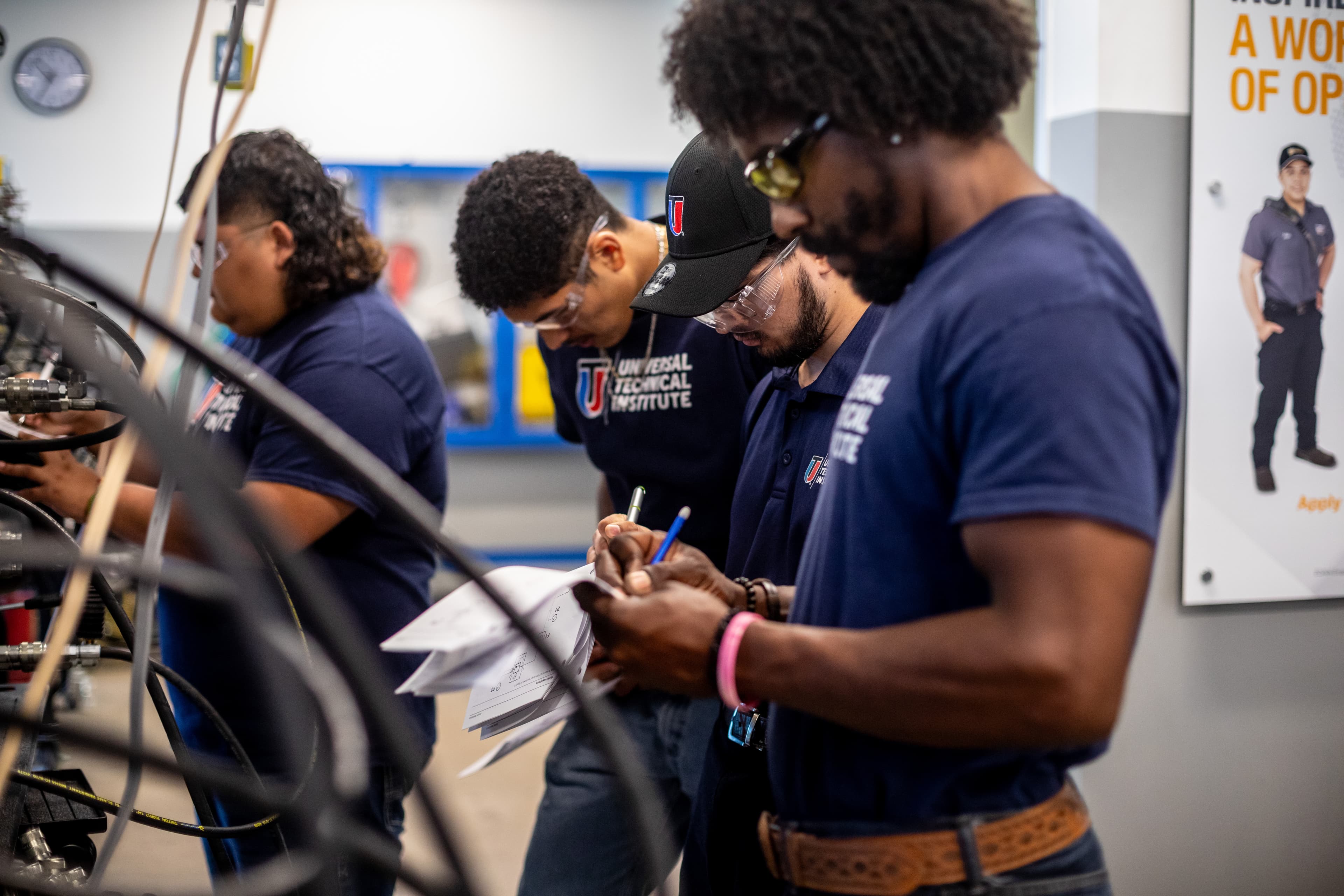 5 Reasons You Should Consider Going to Diesel Mechanic School