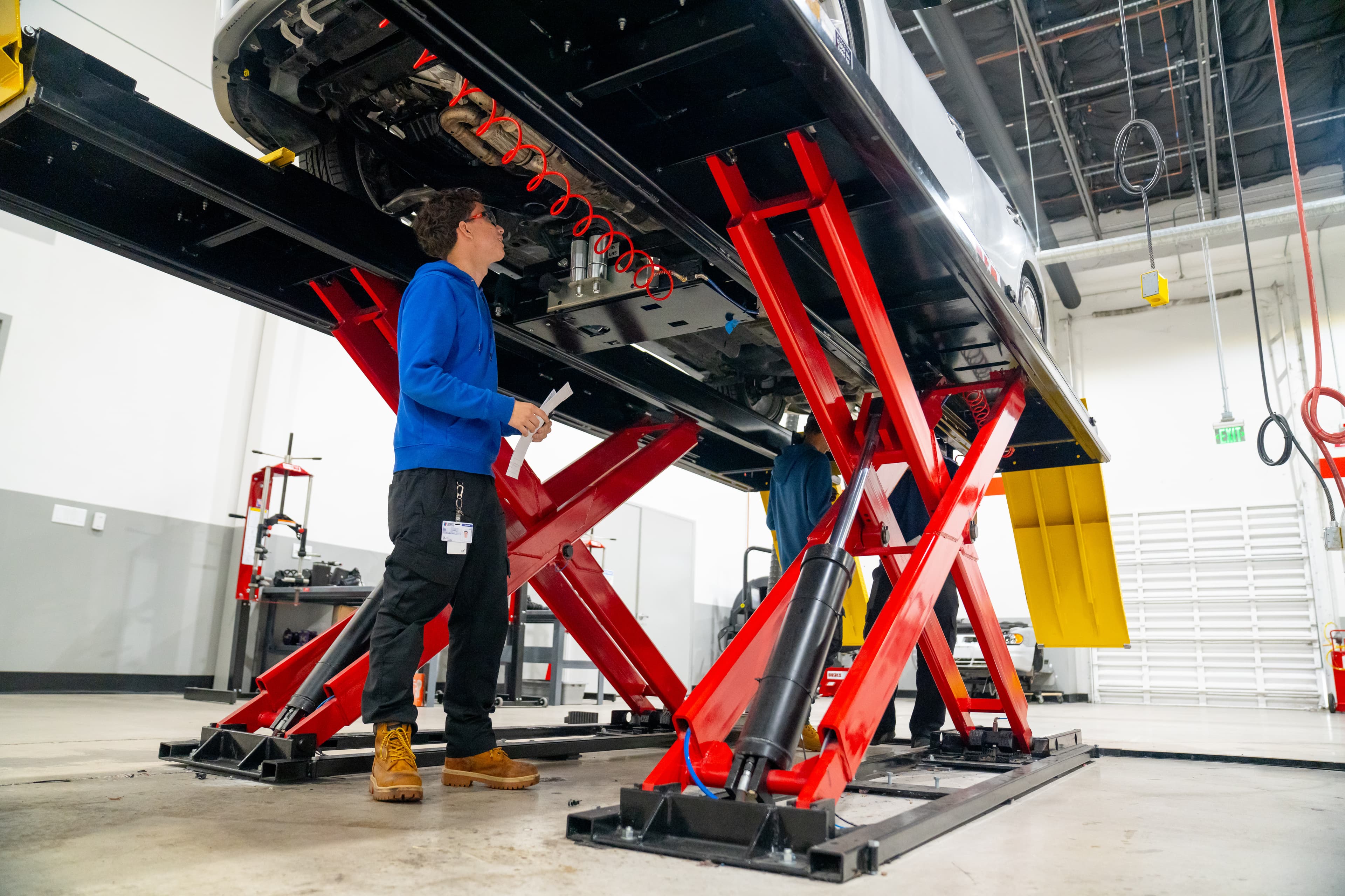 What Do Auto Mechanics in Dallas, Texas, Do? A Day on the Job