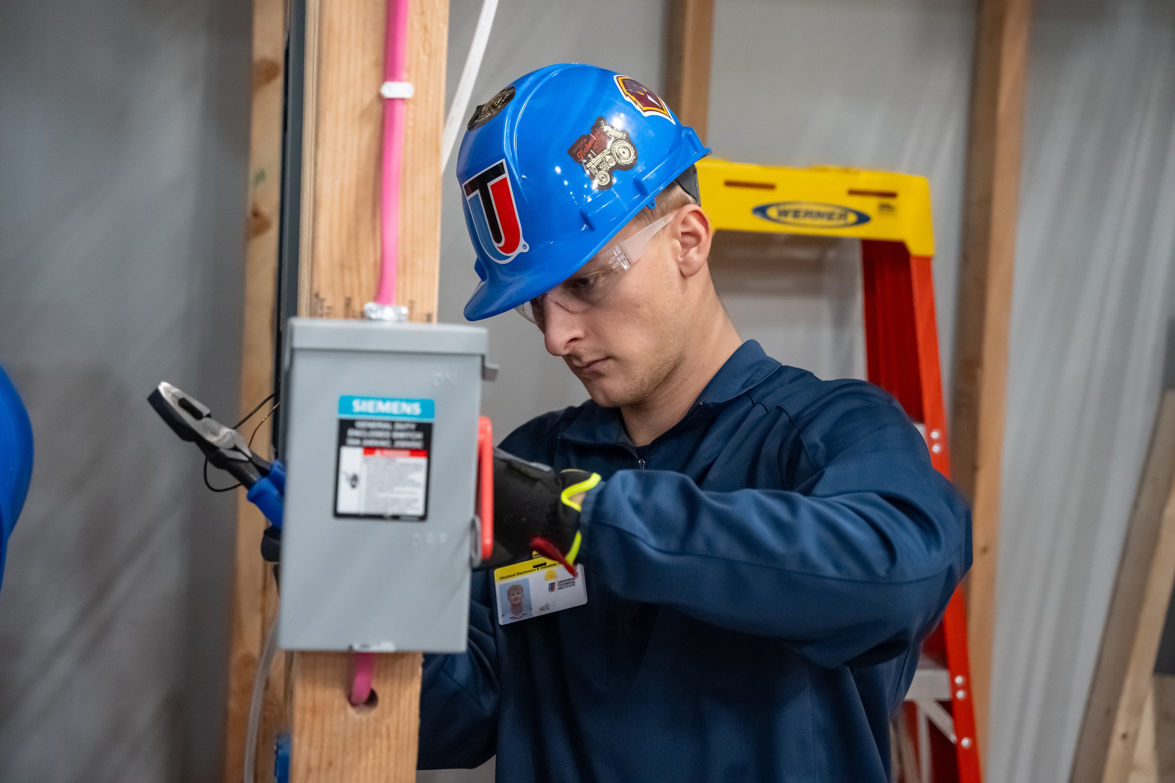 Electrical Technician Careers in San Antonio, TX: Demand and Training