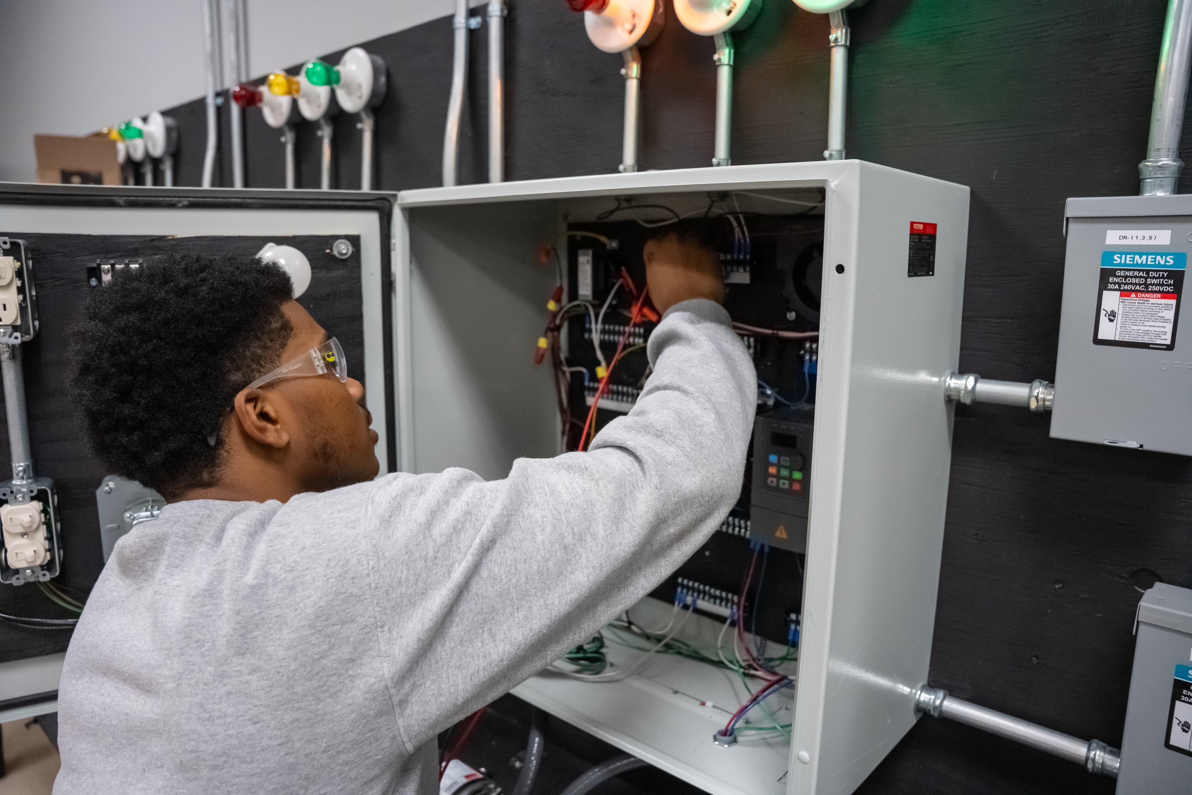 What Is Industrial Automation? How Electrical Technicians Help Power Modern Facilities