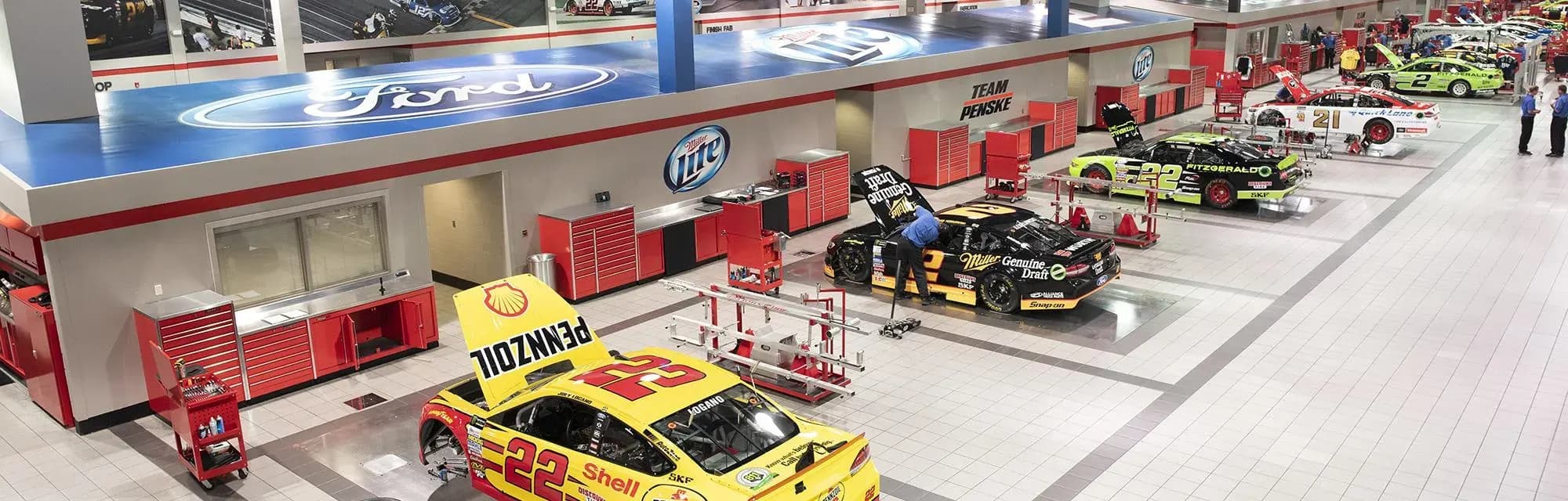Who Pulls Off a Better Pit Stop: NASCAR or Formula 1?