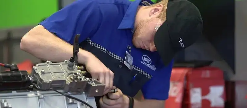 WHAT IS A SMALL-ENGINE MECHANIC & HOW DO YOU BECOME ONE?