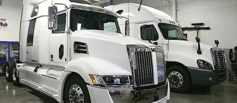 5 Things to Know About the DTNA Finish First Training Program at UTI Orlando