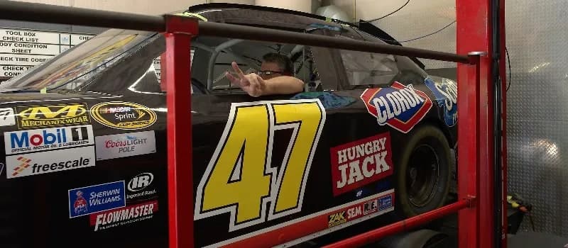 How Do NASCAR Engines Work?