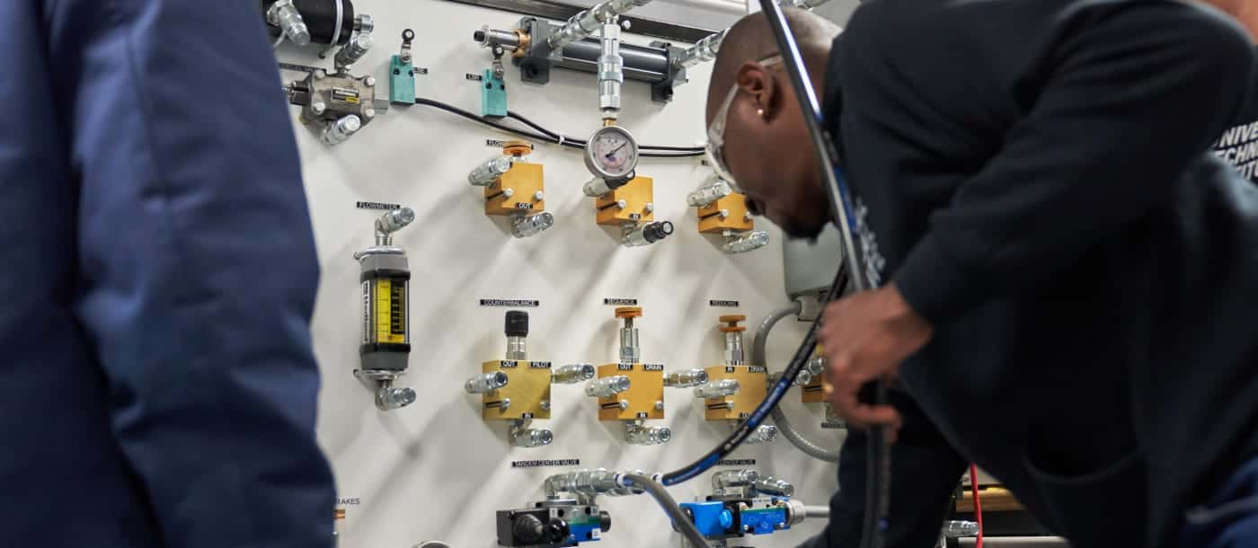 WHERE TO FIND ROBOTICS & AUTOMATION TECHNICIAN TRAINING NEAR ME