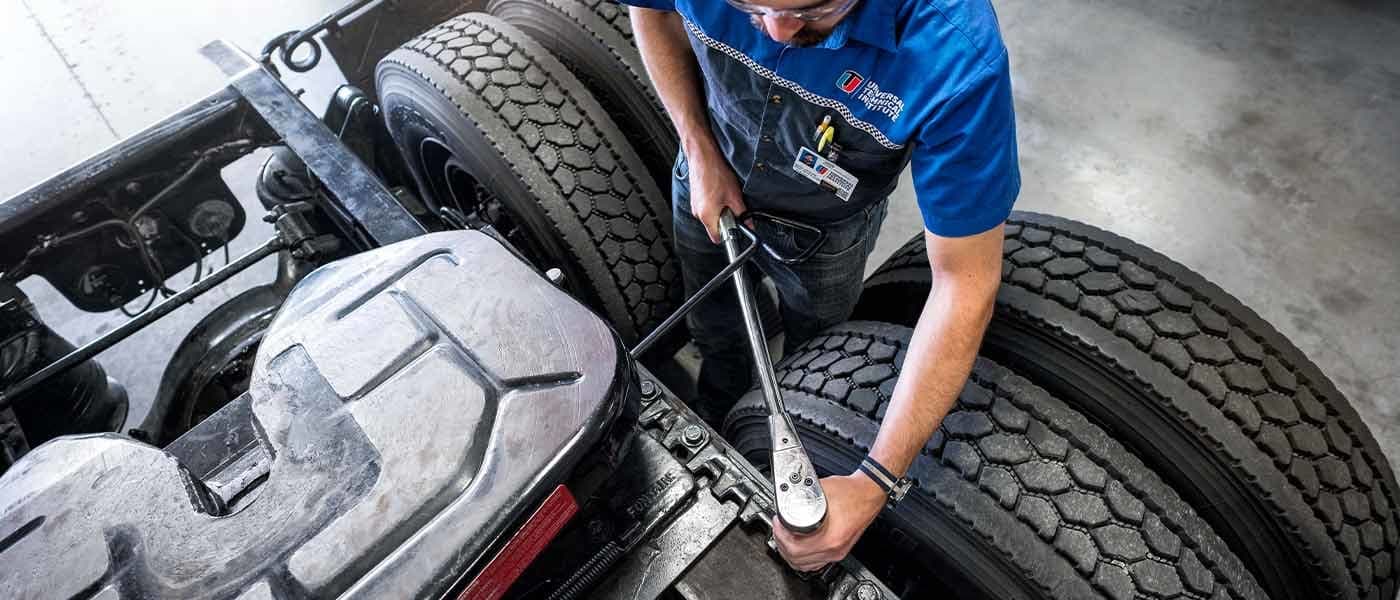 BEGIN YOUR DIESEL MECHANIC TRAINING NEAR GLENDALE, ARIZONA