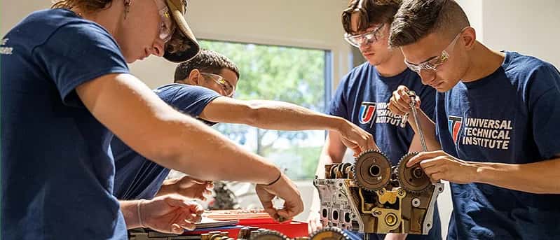 TRADE SCHOOL NEAR ELGIN, IL: GET CAREER READY!