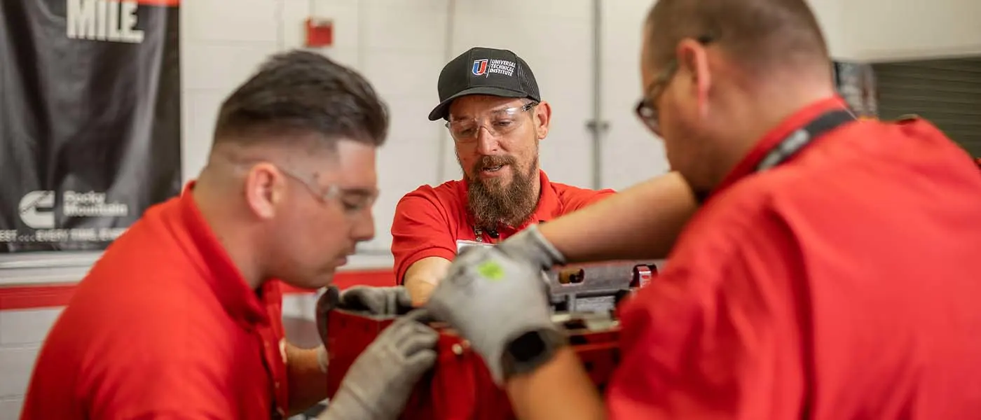 DISCOVER DIESEL MECHANIC TRAINING NEAR PEARLAND, TEXAS