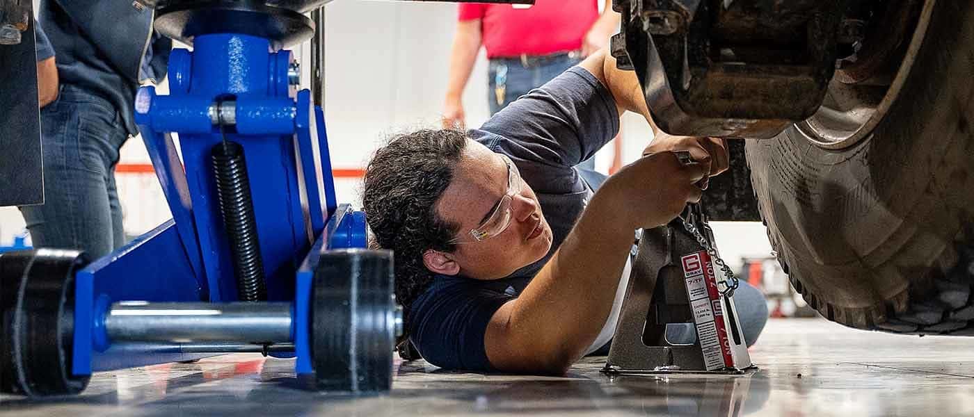 START YOUR DIESEL MECHANIC TRAINING JOURNEY NEAR SUGAR LAND, TEXAS