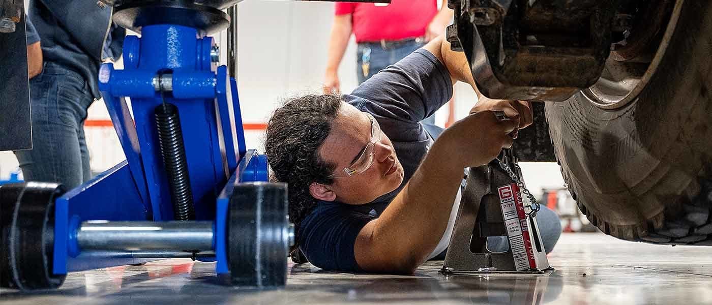 START YOUR DIESEL MECHANIC TRAINING JOURNEY NEAR SUGAR LAND, TEXAS