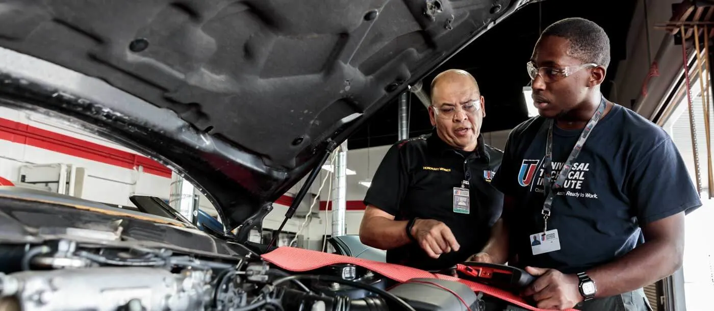 THE DIFFERENCE BETWEEN A SCHOLARSHIP AND A GRANT