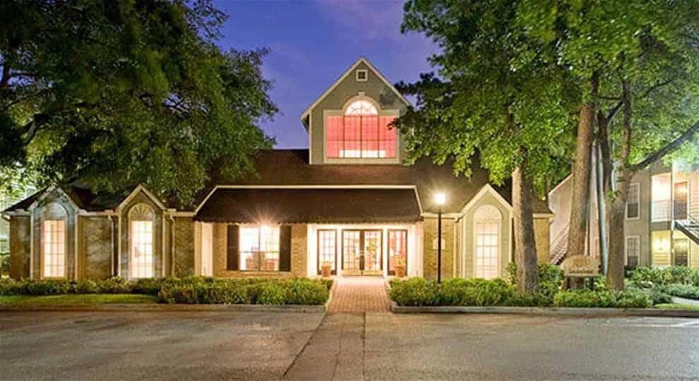 HOUSTON STUDENT HOUSING ASSISTANCE