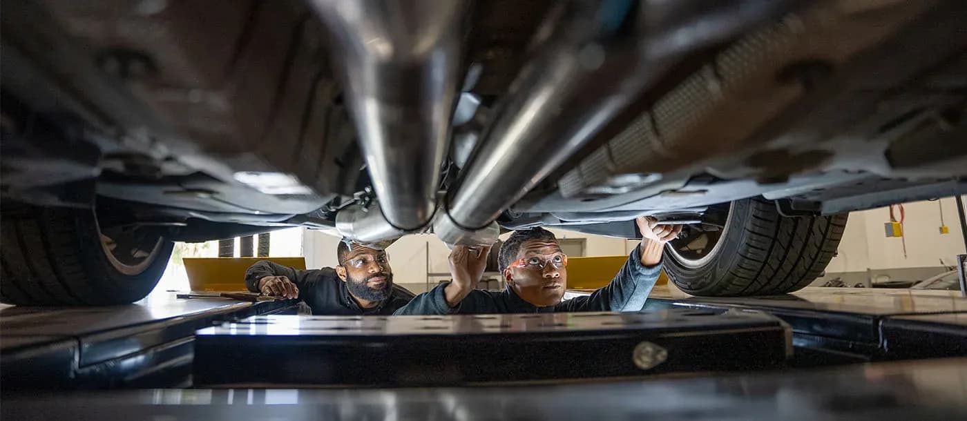 MIRAMAR, FLORIDA, AUTO MECHANIC SCHOOL