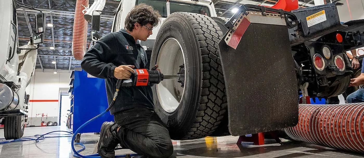 FIND DIESEL MECHANIC TRAINING NEAR TAMARAC, FLORIDA