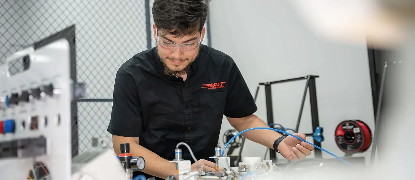 ROBOTICS TECHNICIAN CAREER PATH