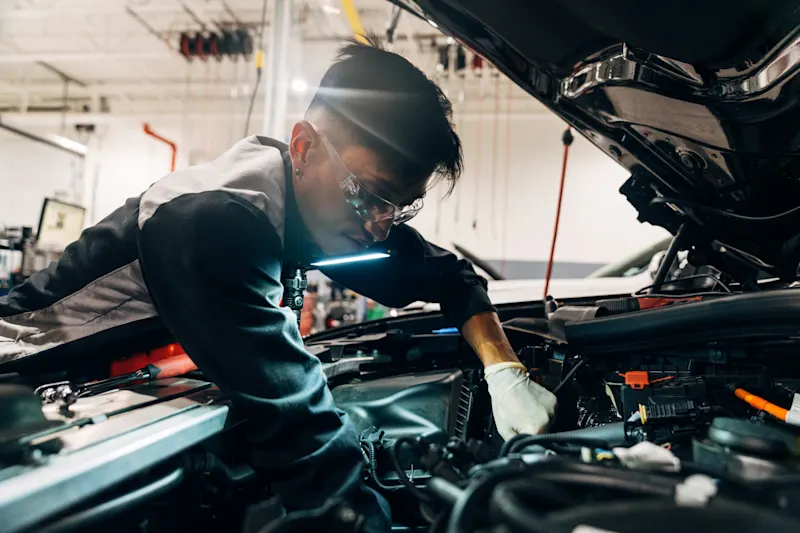 How Do Supercharger and Turbocharger Engines Differ?