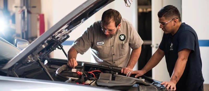 Understanding Mechanic Labor Rates: Flat Rate vs. Hourly
