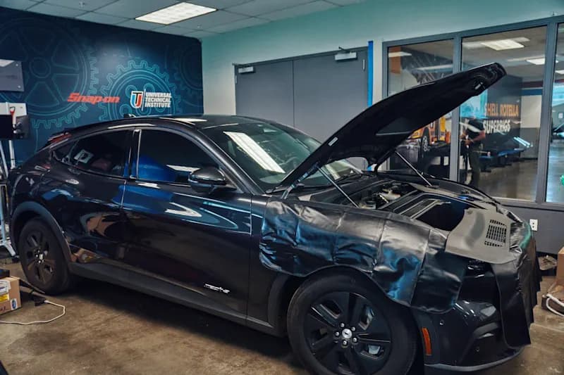 Hybrid Car Repair: What Aspiring Technicians Need To Know