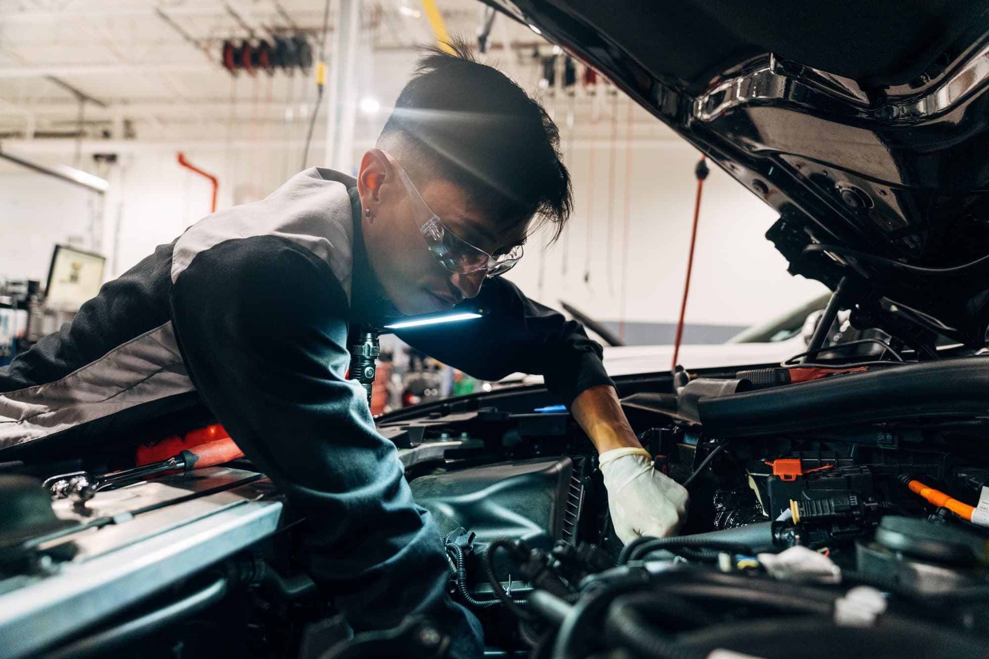 How Do Supercharger and Turbocharger Engines Differ?