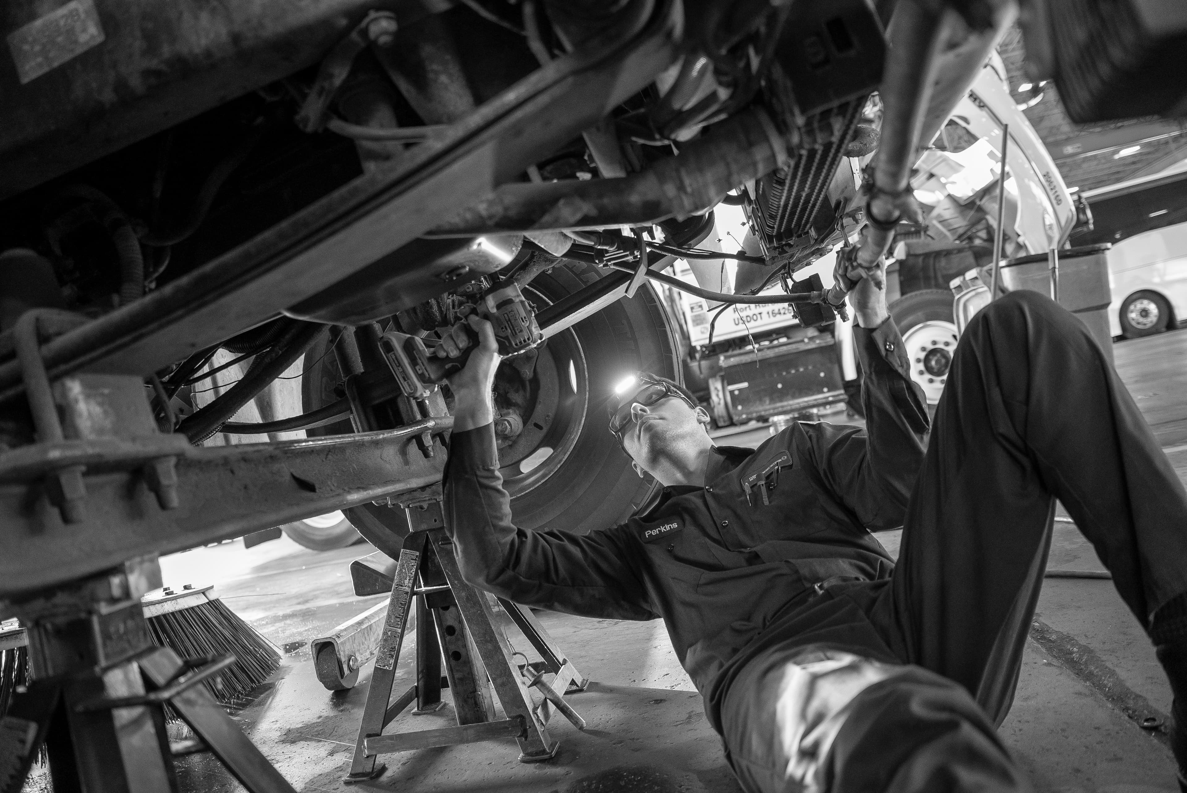 Entry-Level Diesel Mechanic Jobs You Can Pursue After Training