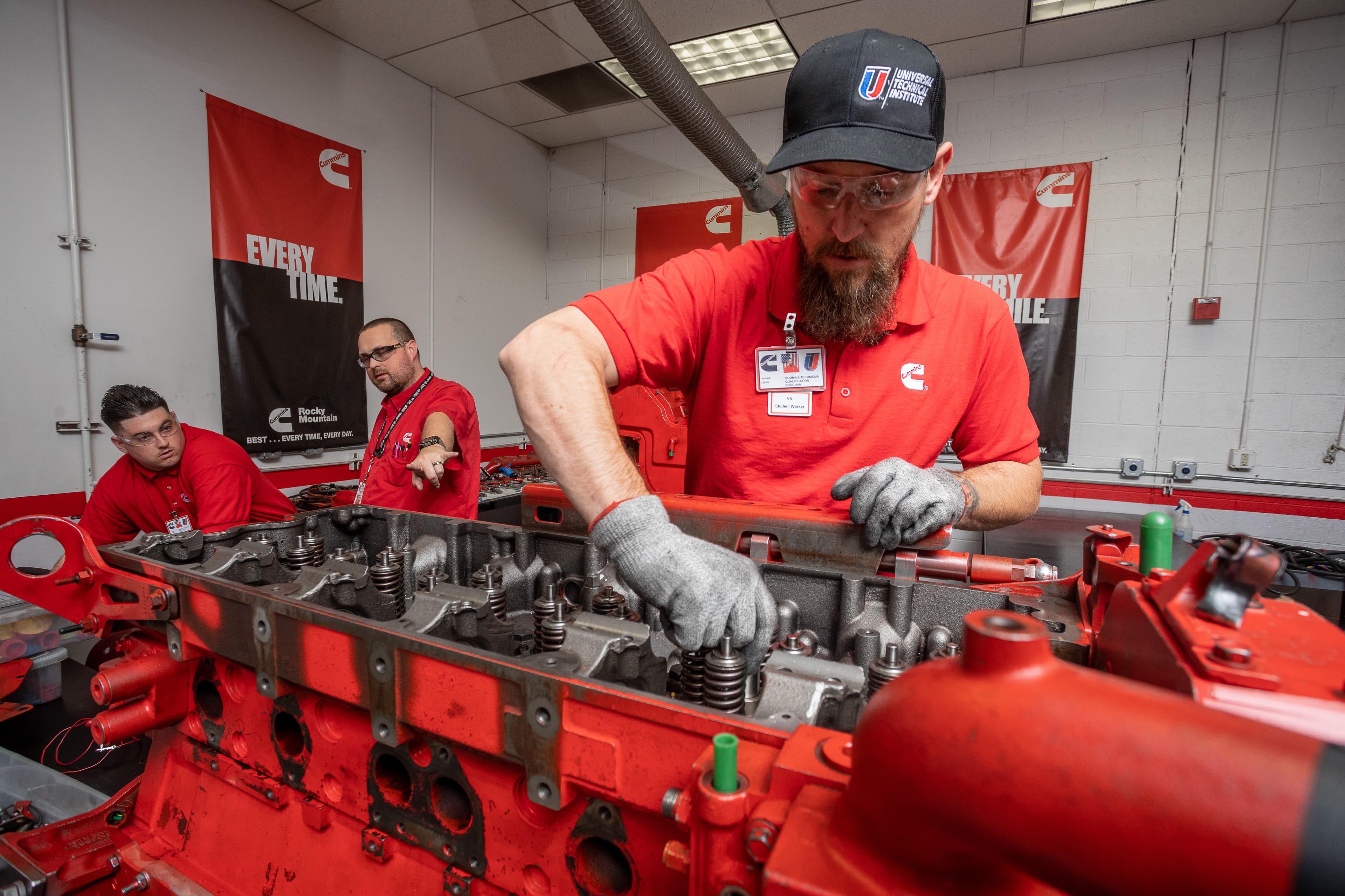 3 Ways UTI’s Diesel Mechanic Trade School Can Prepare You for a Career